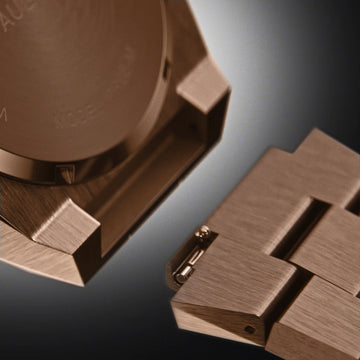 Transfigure your timepiece Transfigure your timepiece