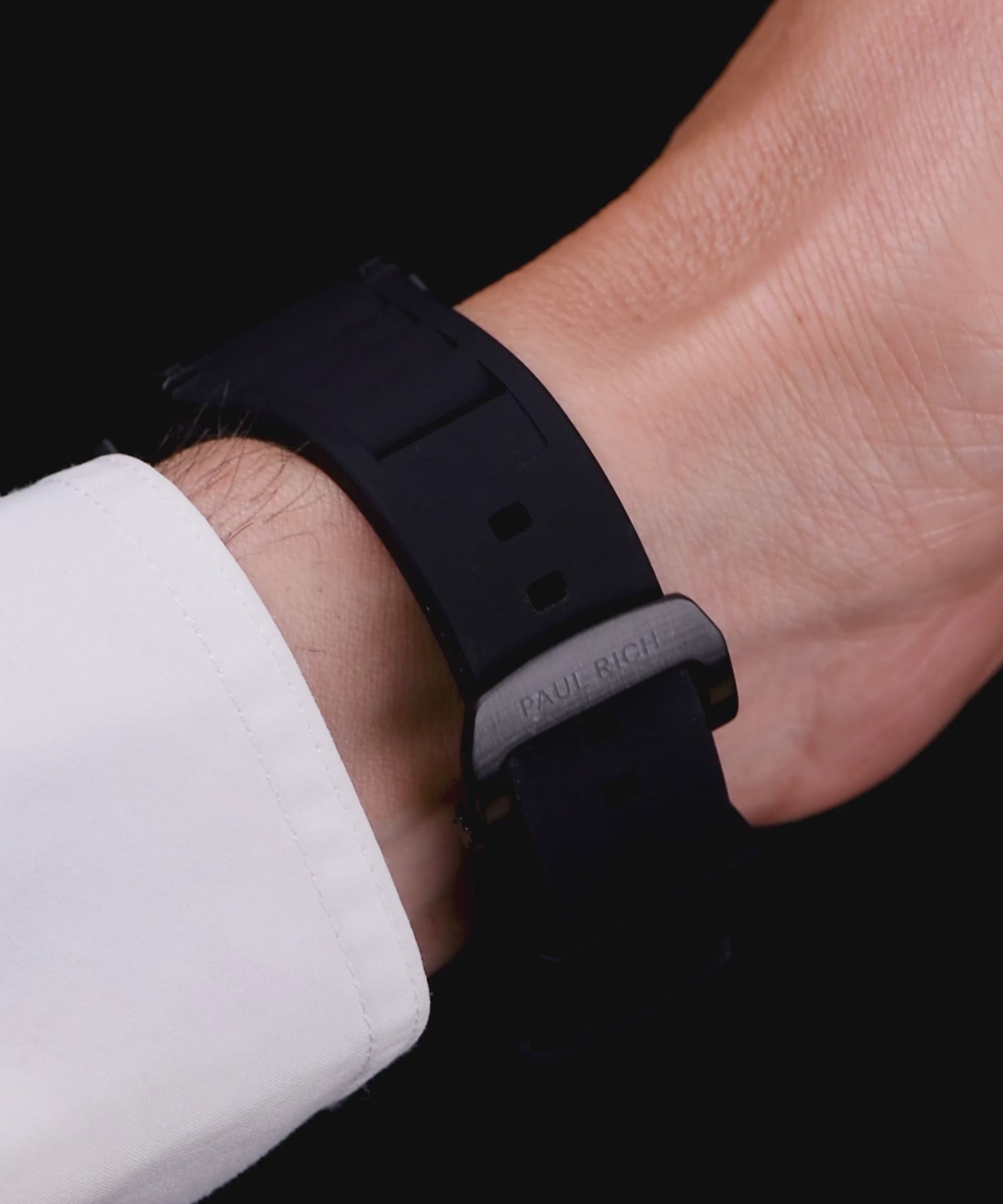 42MM / Quartz; 45MM / Quartz